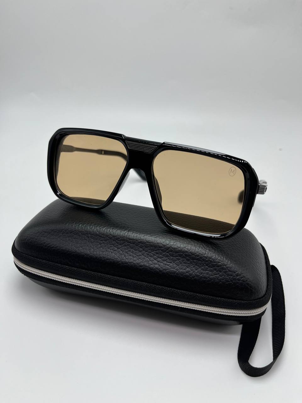 نظارات شمسية عصرية بتصميم فاخر – حماية وأناقة في كل إطلالة