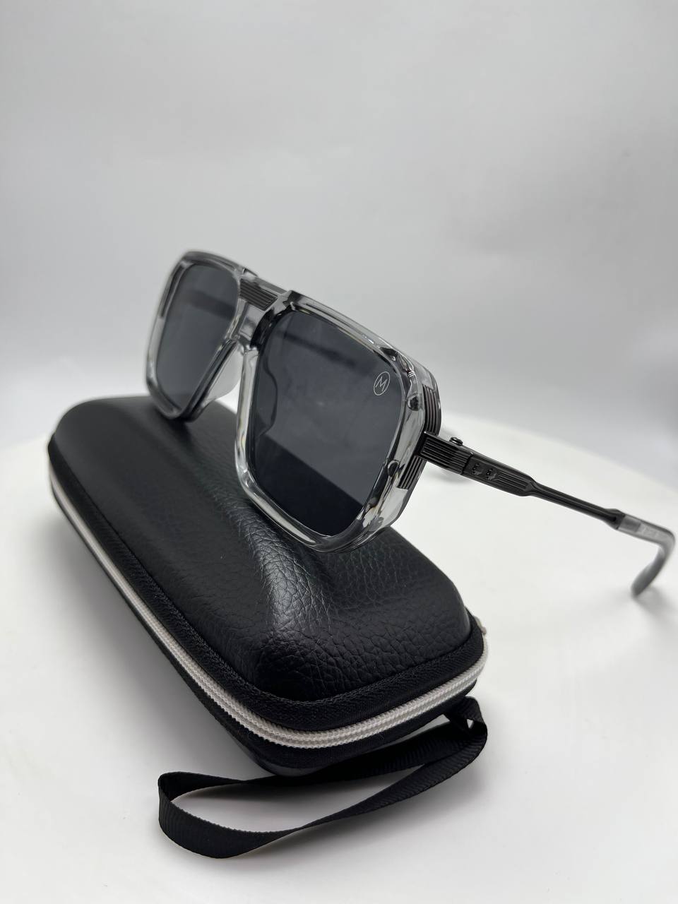 نظارات شمسية عصرية بتصميم فاخر – حماية وأناقة في كل إطلالة