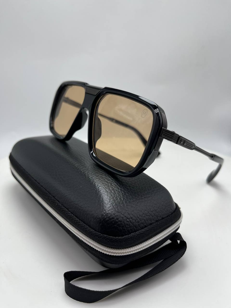 نظارات شمسية عصرية بتصميم فاخر – حماية وأناقة في كل إطلالة