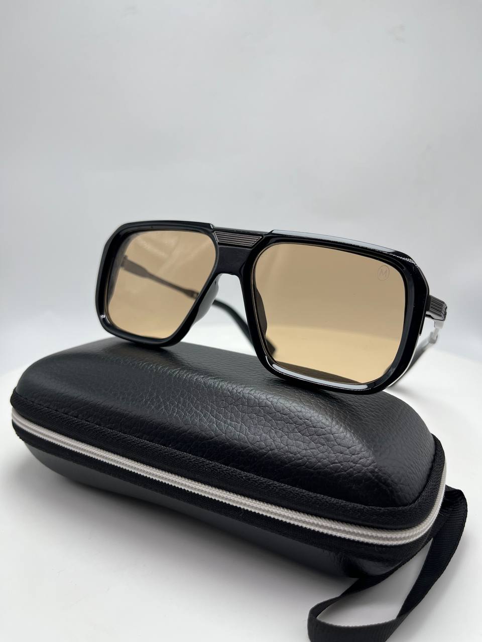 نظارات شمسية عصرية بتصميم فاخر – حماية وأناقة في كل إطلالة