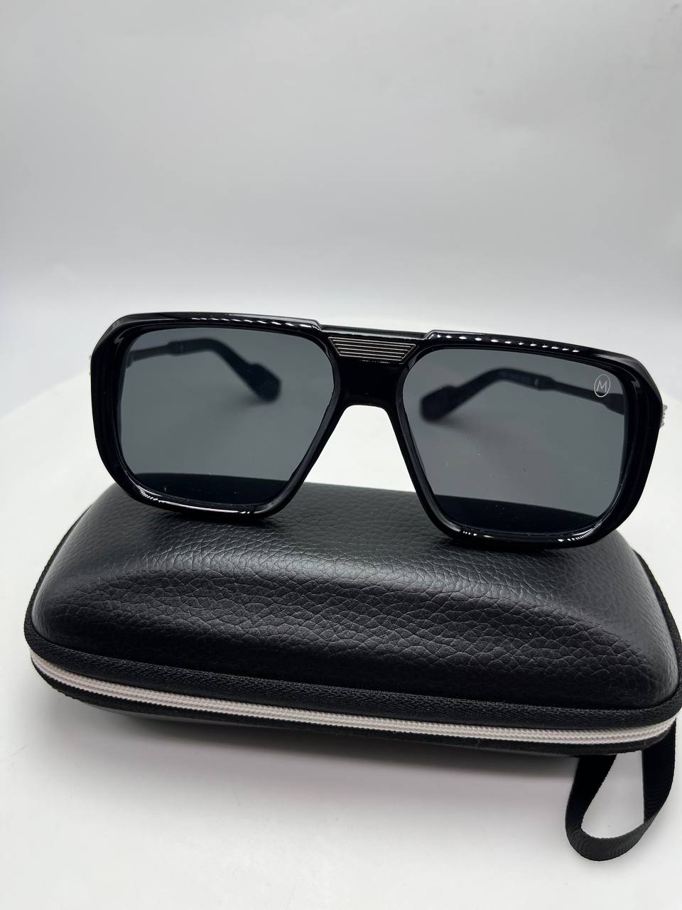 نظارات شمسية عصرية بتصميم فاخر – حماية وأناقة في كل إطلالة