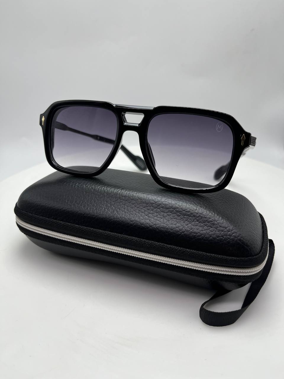 نظارات شمسية عصرية بتصميم فاخر – حماية وأناقة في كل إطلالة