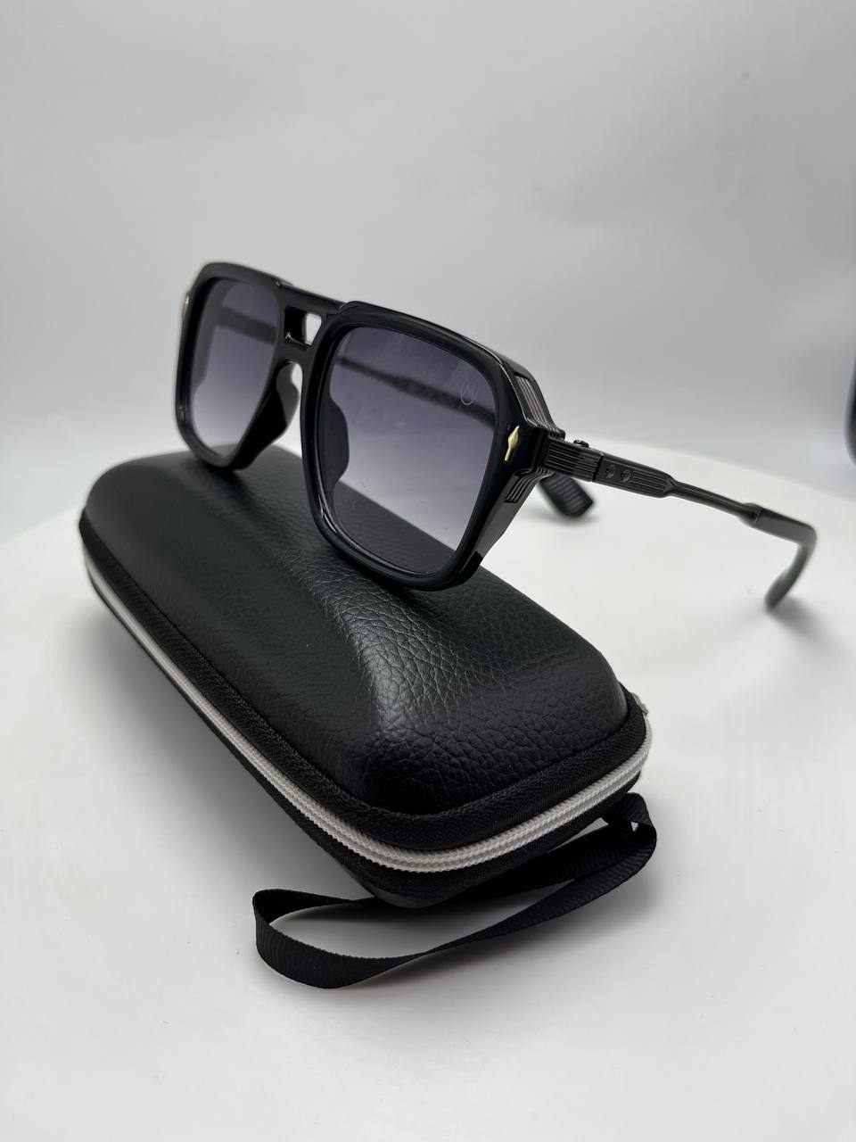 نظارات شمسية عصرية بتصميم فاخر – حماية وأناقة في كل إطلالة