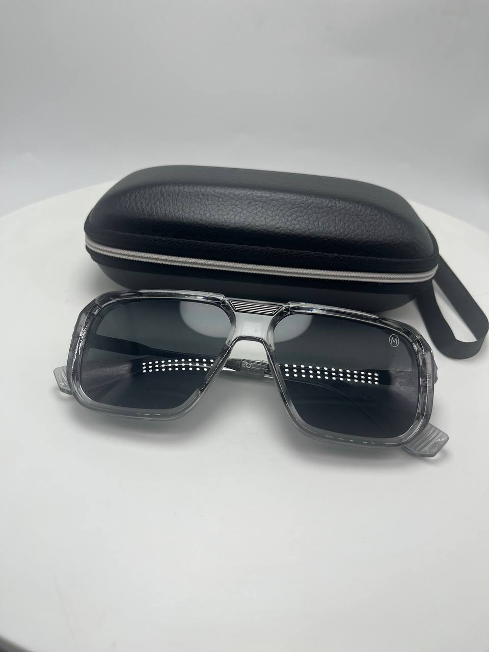 نظارات شمسية عصرية بتصميم فاخر – حماية وأناقة في كل إطلالة