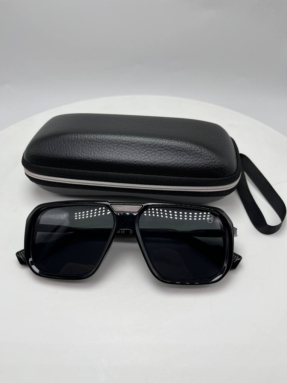 نظارات شمسية عصرية بتصميم فاخر – حماية وأناقة في كل إطلالة