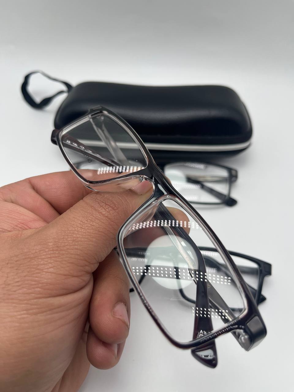 نظارات عصرية بإطار عالي الجودة – أناقة وراحة طوال اليوم