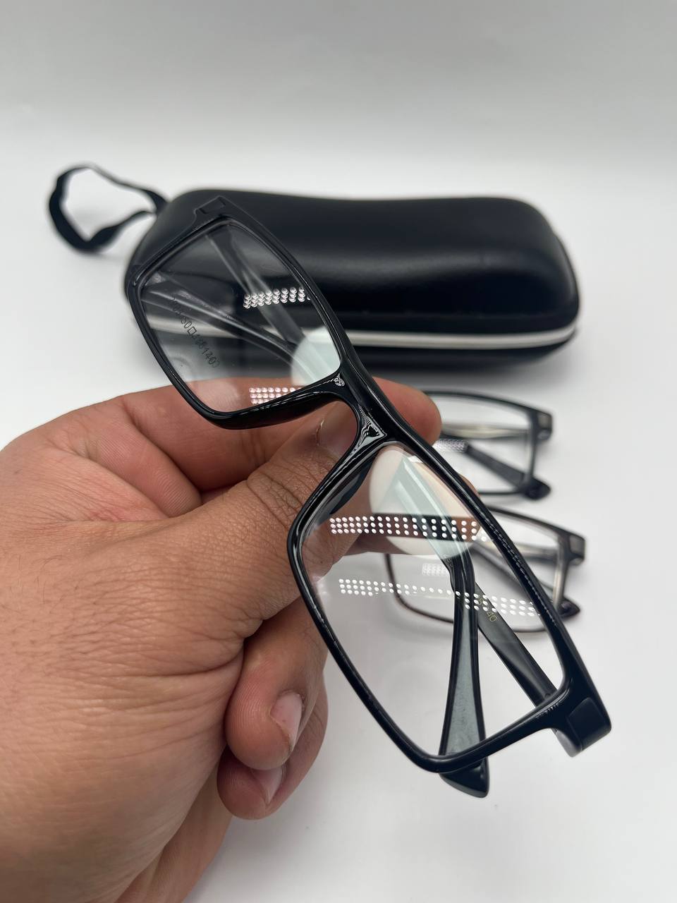 نظارات عصرية بإطار عالي الجودة – أناقة وراحة طوال اليوم
