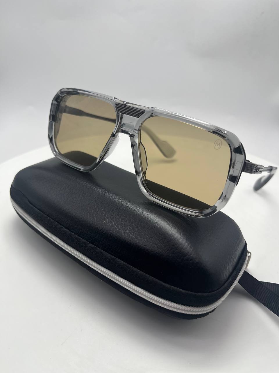 نظارات شمسية عصرية بتصميم فاخر – حماية وأناقة في كل إطلالة