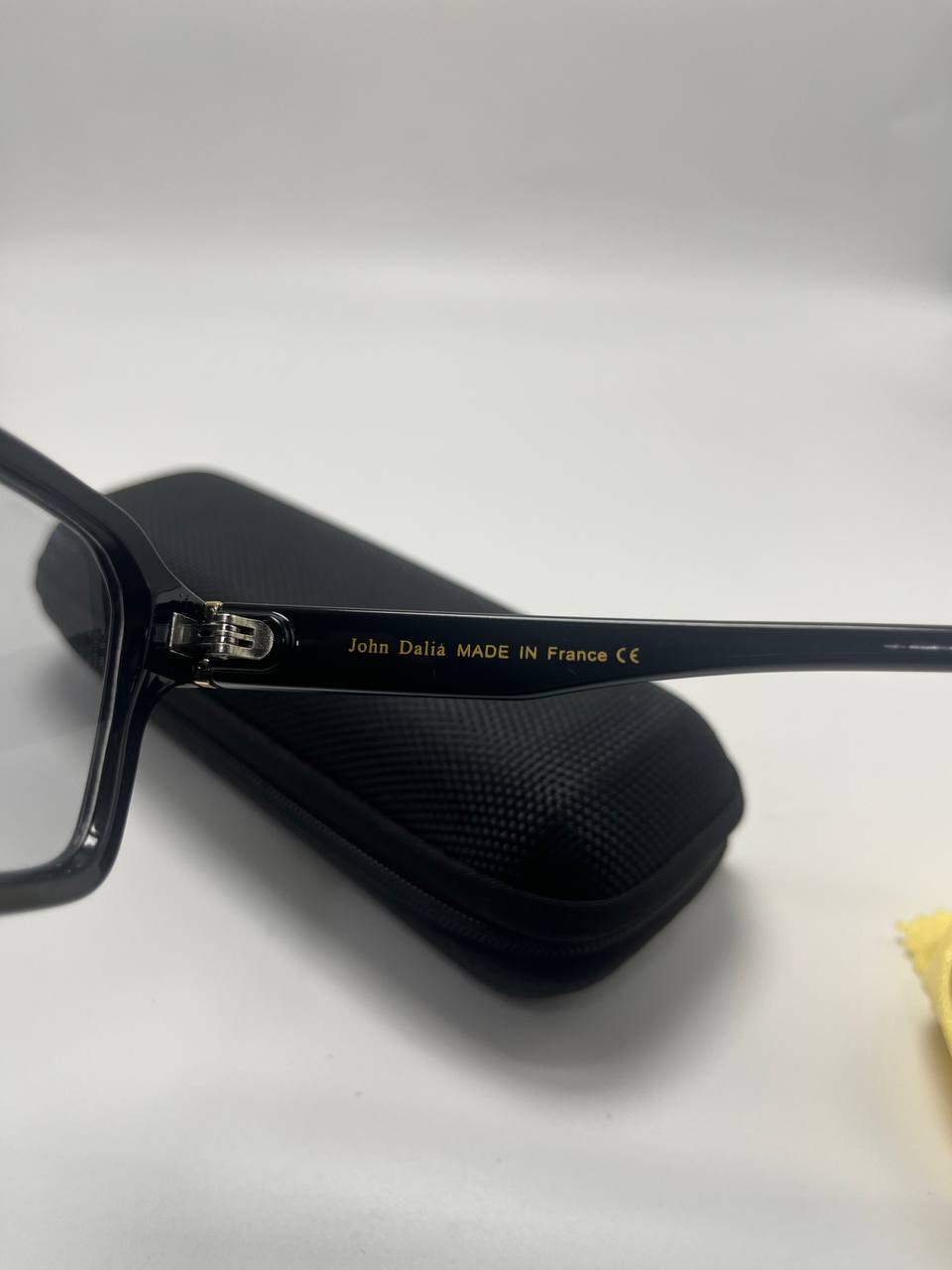 John Dalia نظارات  فوتوكروميك – تصميم فاخر وحماية UV400