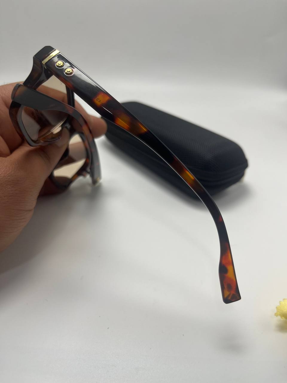 John Dalia نظارات  فوتوكروميك – تصميم فاخر وحماية UV400