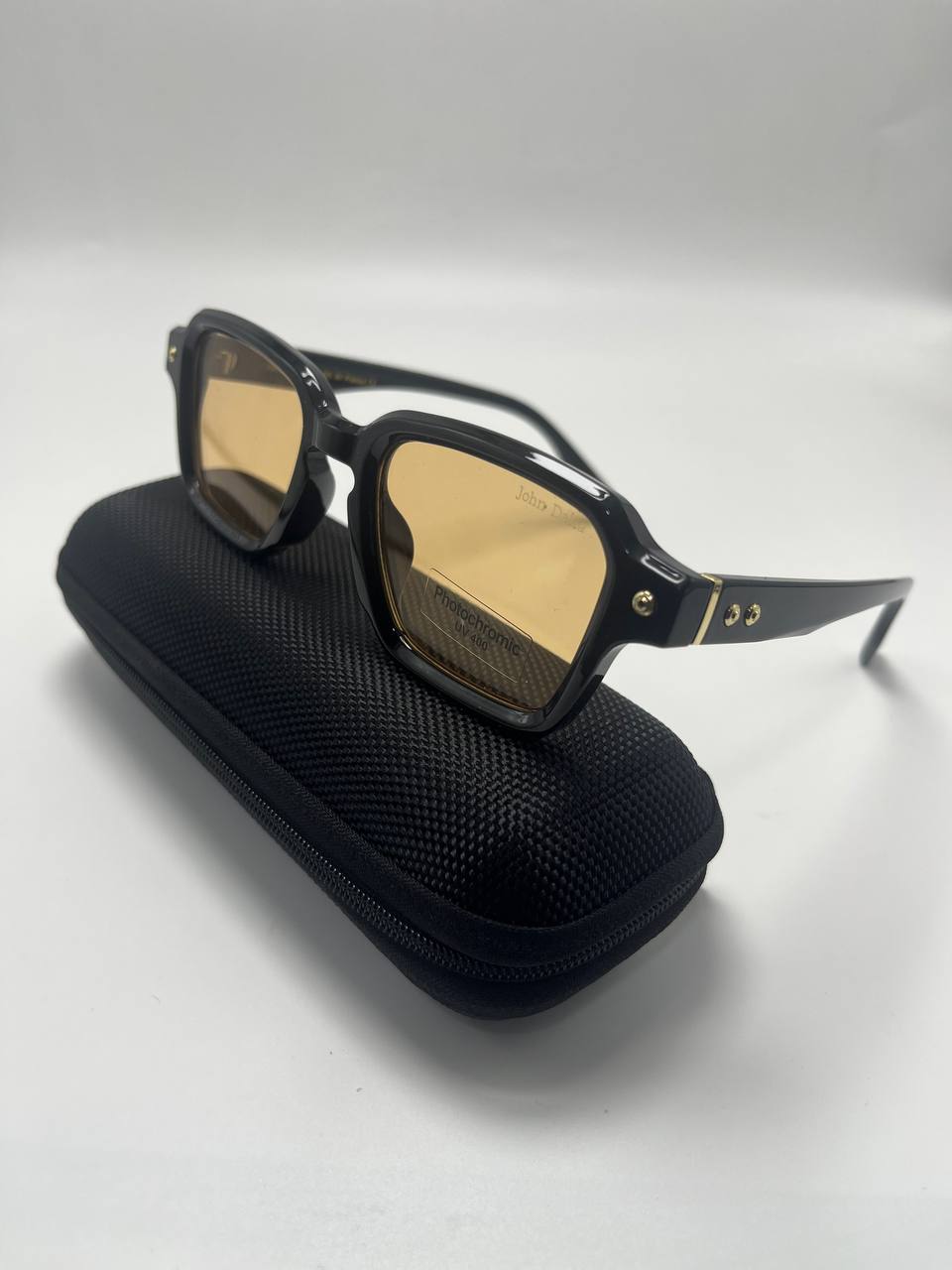 John Dalia نظارات  فوتوكروميك – تصميم فاخر وحماية UV400