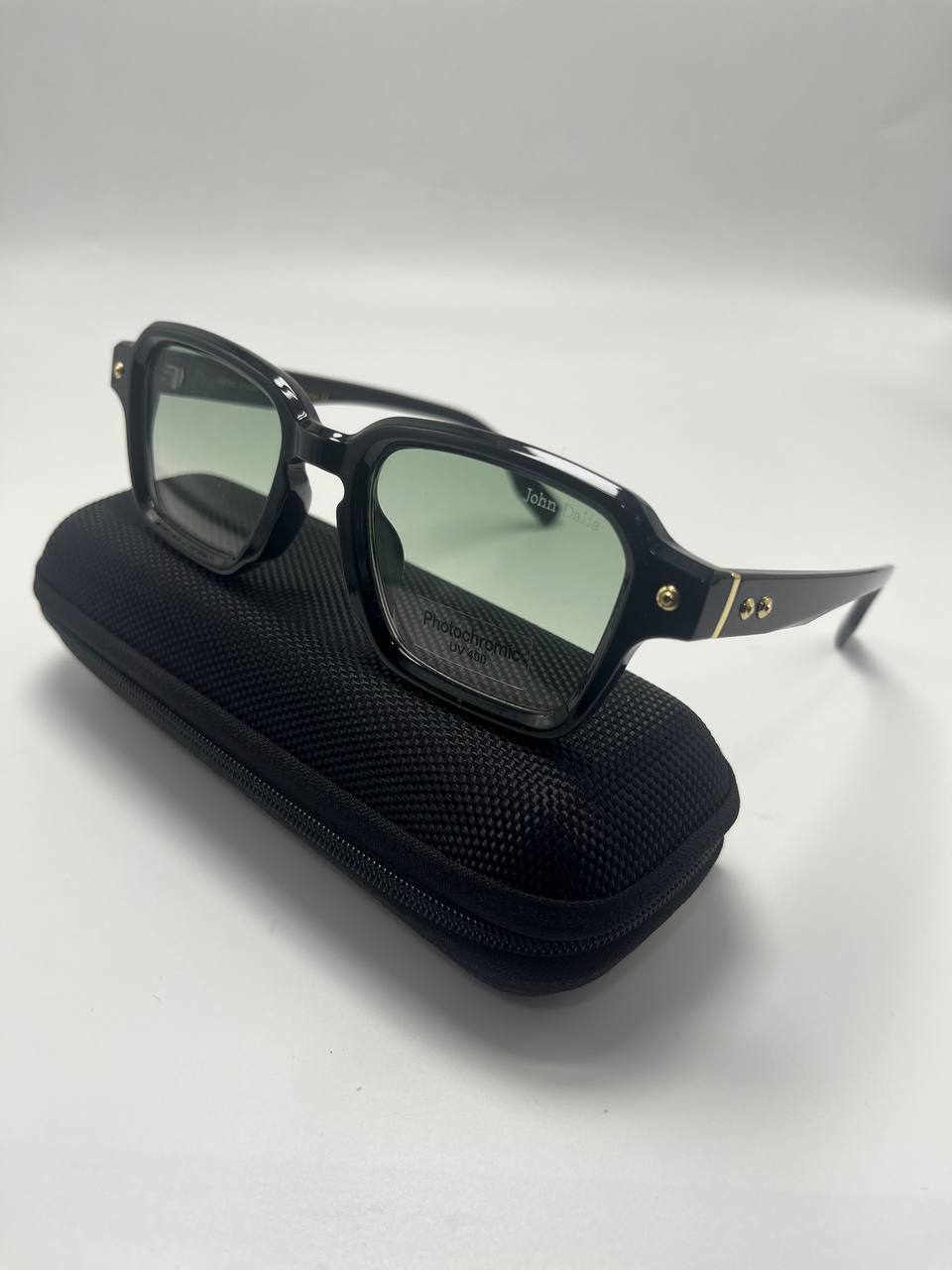 John Dalia نظارات  فوتوكروميك – تصميم فاخر وحماية UV400