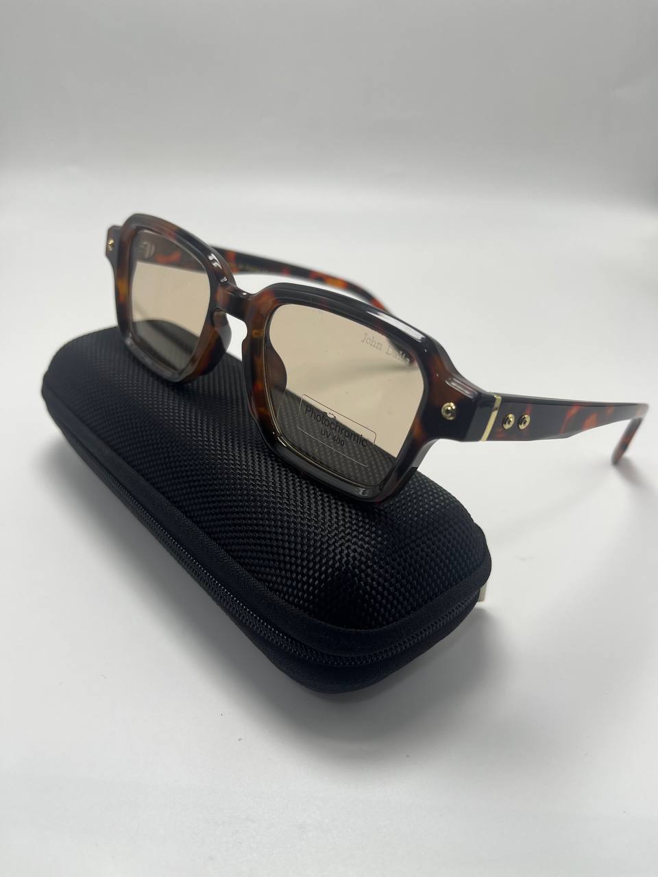 John Dalia نظارات  فوتوكروميك – تصميم فاخر وحماية UV400