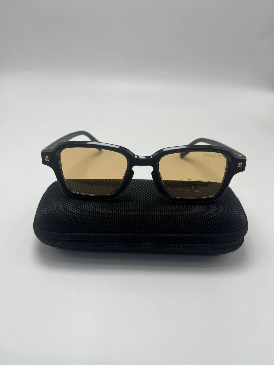 John Dalia نظارات  فوتوكروميك – تصميم فاخر وحماية UV400