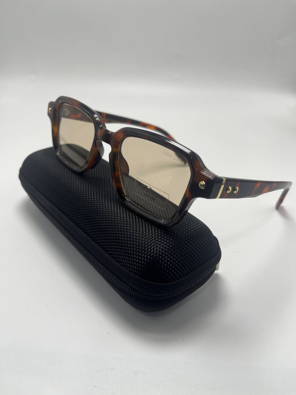 John Dalia نظارات  فوتوكروميك – تصميم فاخر وحماية UV400