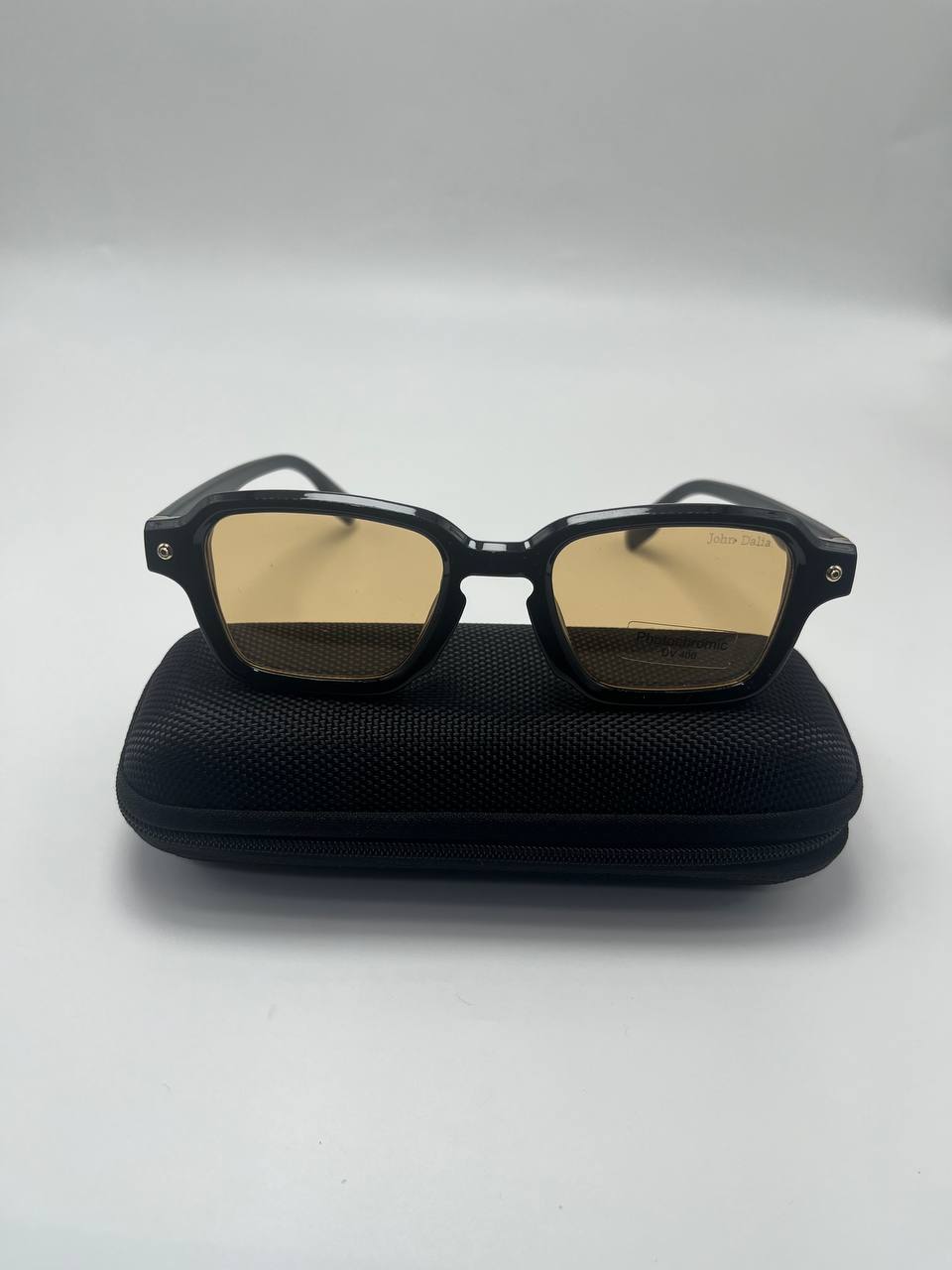 John Dalia نظارات  فوتوكروميك – تصميم فاخر وحماية UV400