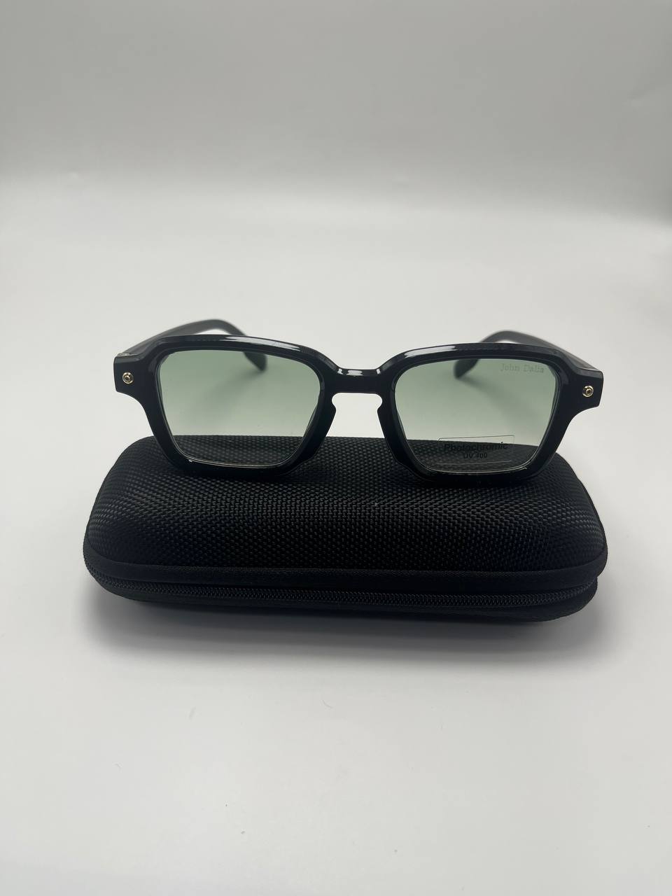 John Dalia نظارات  فوتوكروميك – تصميم فاخر وحماية UV400
