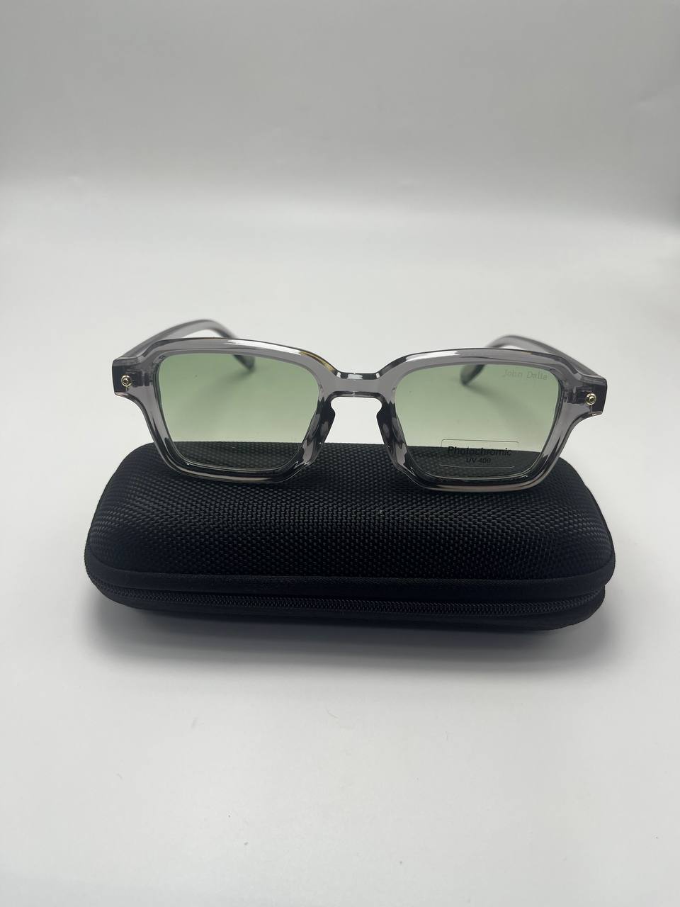 John Dalia نظارات  فوتوكروميك – تصميم فاخر وحماية UV400