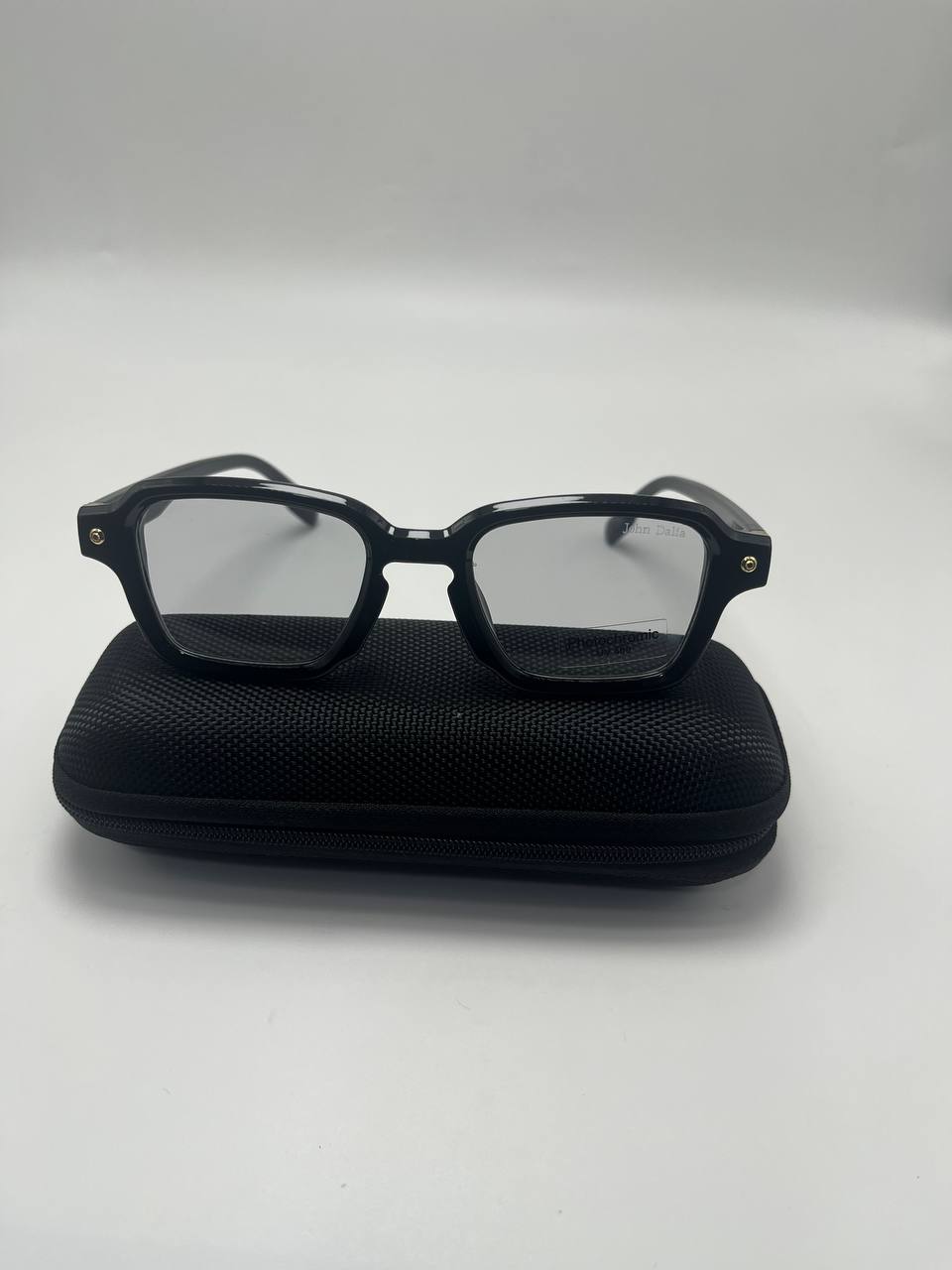 John Dalia نظارات  فوتوكروميك – تصميم فاخر وحماية UV400